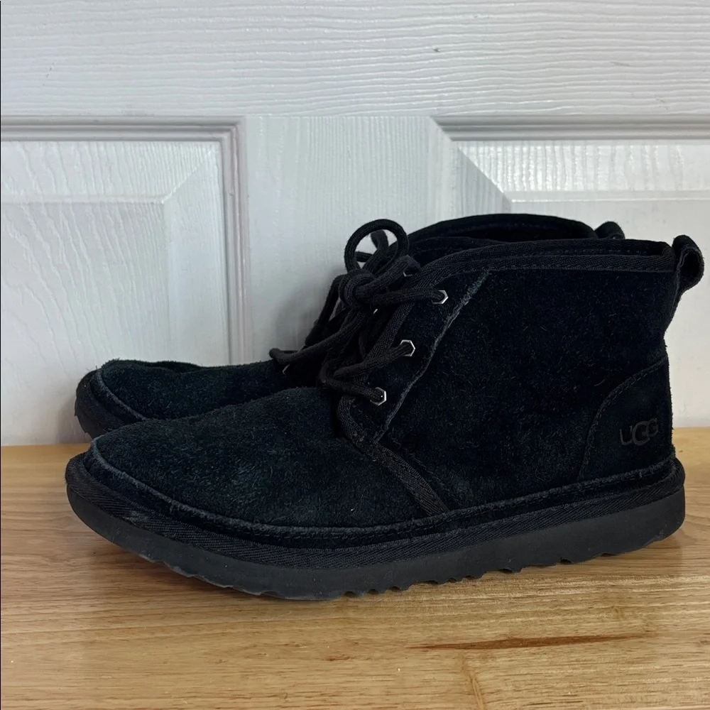 UGG Men's Black Chukka Boots Size 6 S/N 1017320 women’s size 7